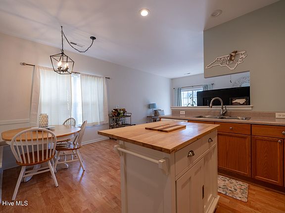 5th image of 606 Burroughs Drive