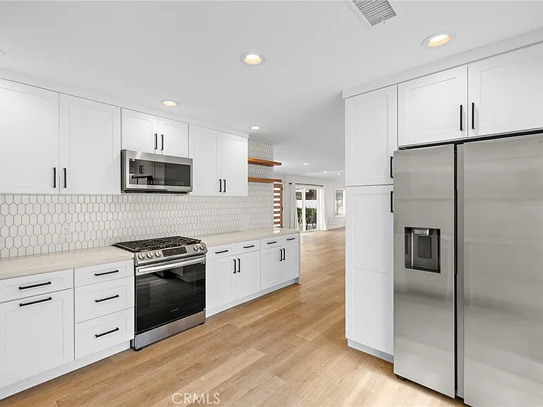 22951 Via Miramar — Photo 10
