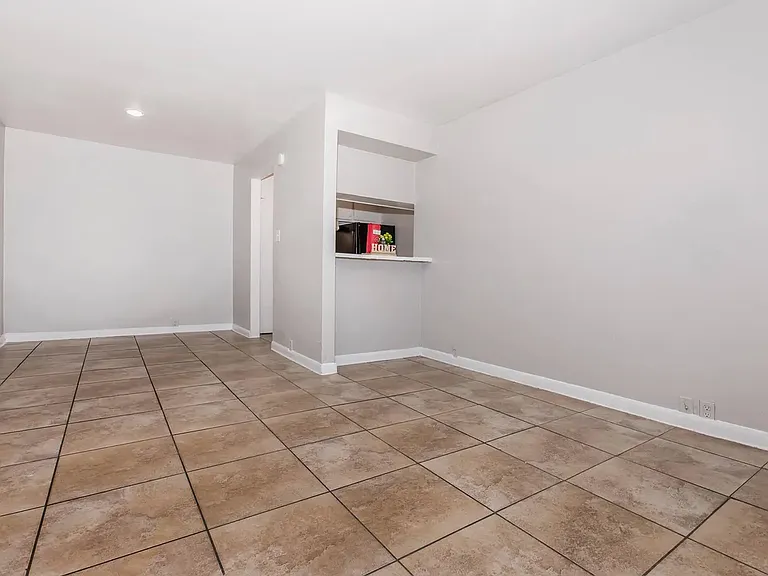 Ashley Square Apartments — Photo 44