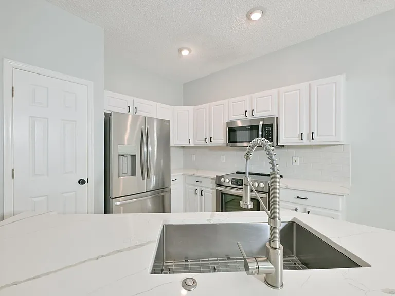 671 Vallance Way NE — Photo 13