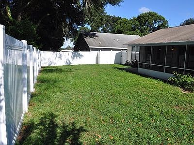 5th image of 931 Village Lake Dr N