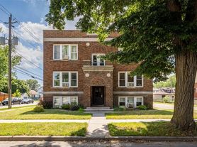 1495 Gladstone Ave