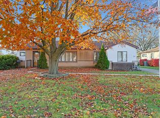 75 Carthage Ln, Hoffman Estates, IL 60169