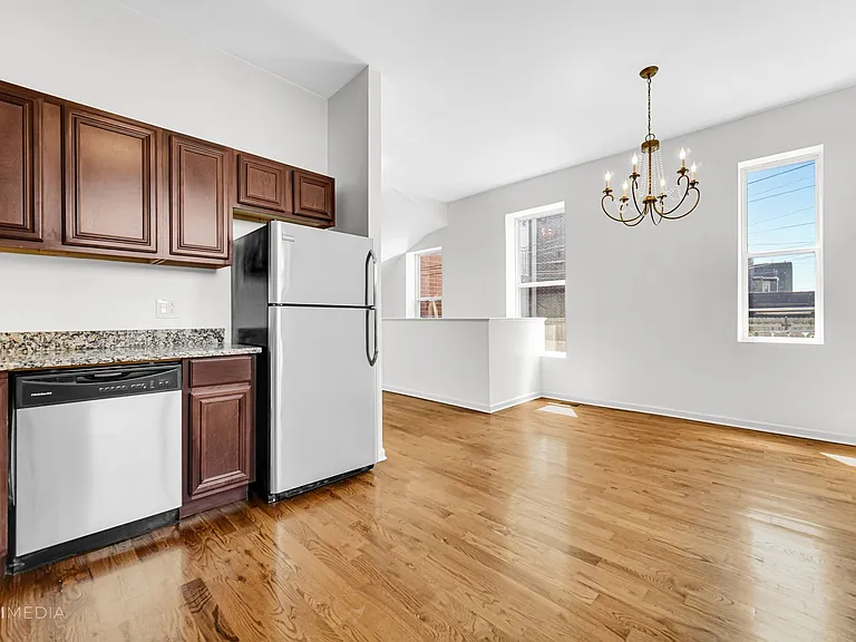 1524 N Western Ave — Photo 11