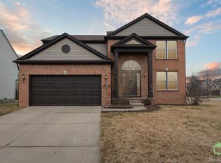 9799 Ravenshire Dr, Ypsilanti, MI 48198