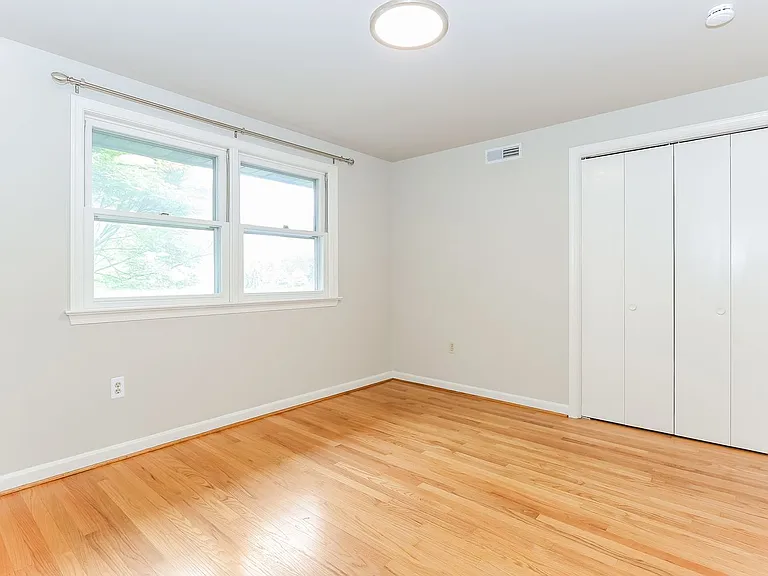 934 Village Rd — Photo 20