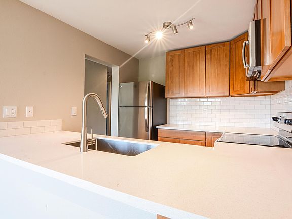 3rd image of 10132 NE 64th St #24