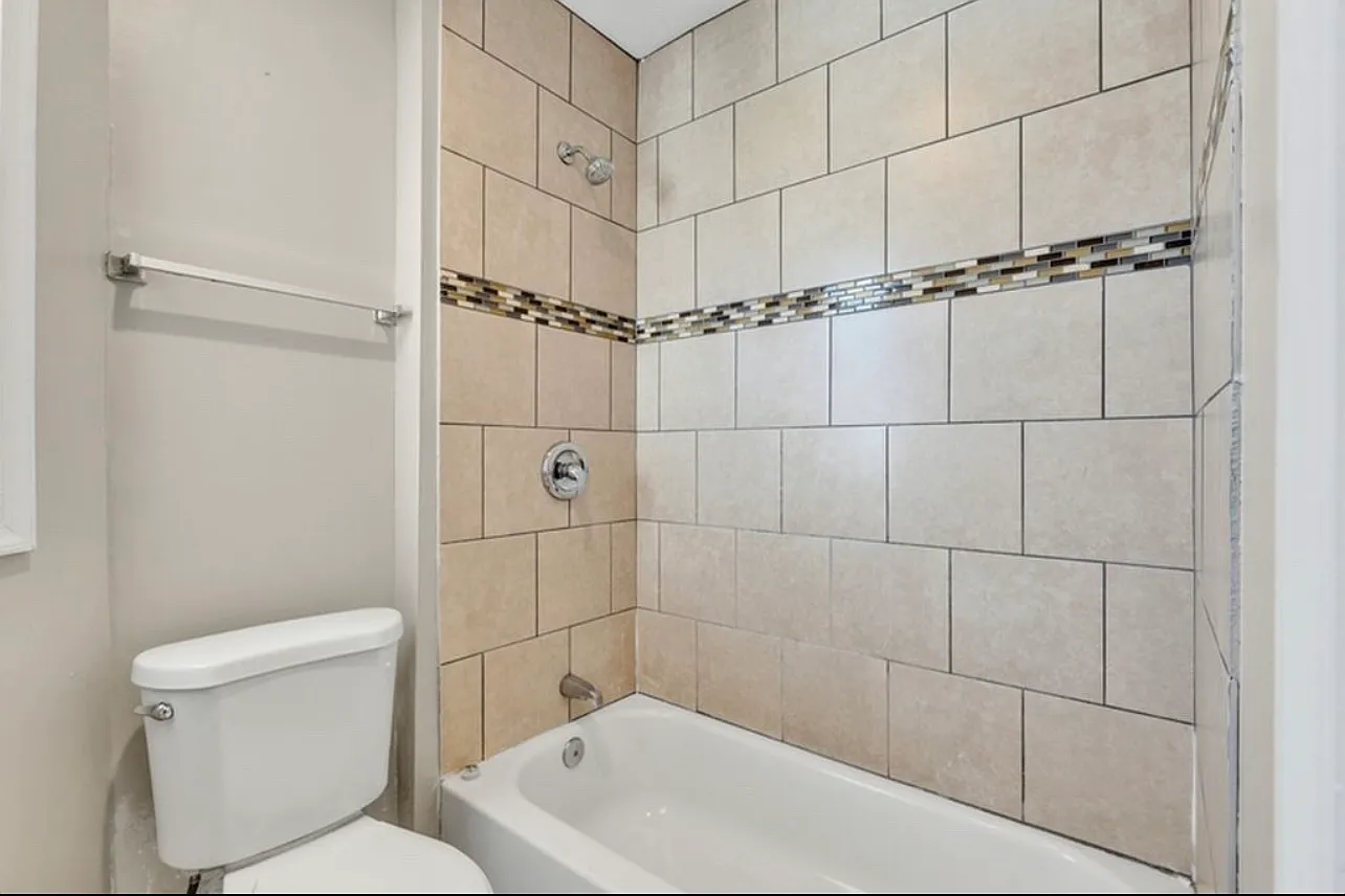 3160 Lyndale Ave — Photo 2