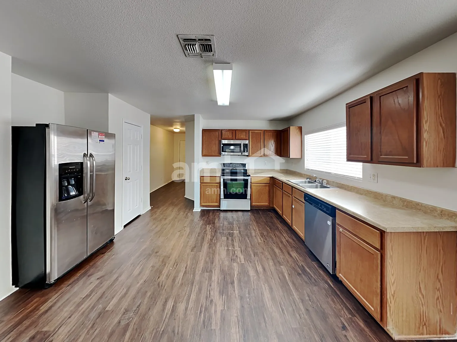 3 bed, 2.0 bath, 1672 sqft, $1,815 — Photo 3