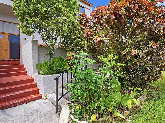 3rd image of 4012 Del Rio Way