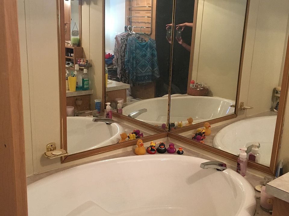 Garden tub in master bathroo