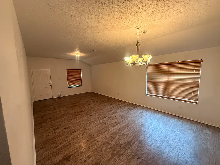 7419 Amber Dr — Photo 3