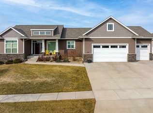 6714 Harrison Rd SW, Cedar Rapids, IA 52404