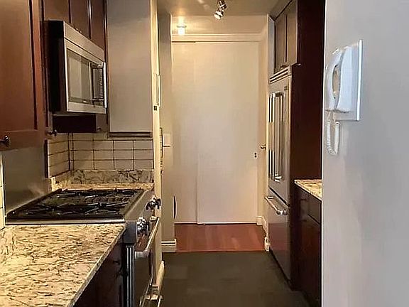 5th image of 201 E 28th St #7J