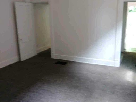 2nd image of 930 Fairbanks Ave