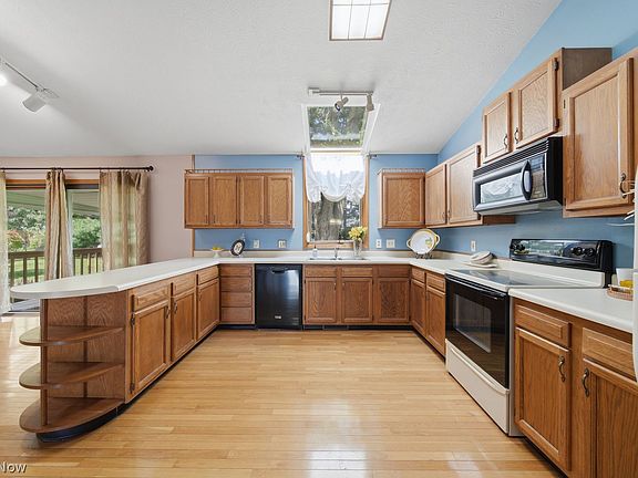3rd image of 4988 Patricia Dr