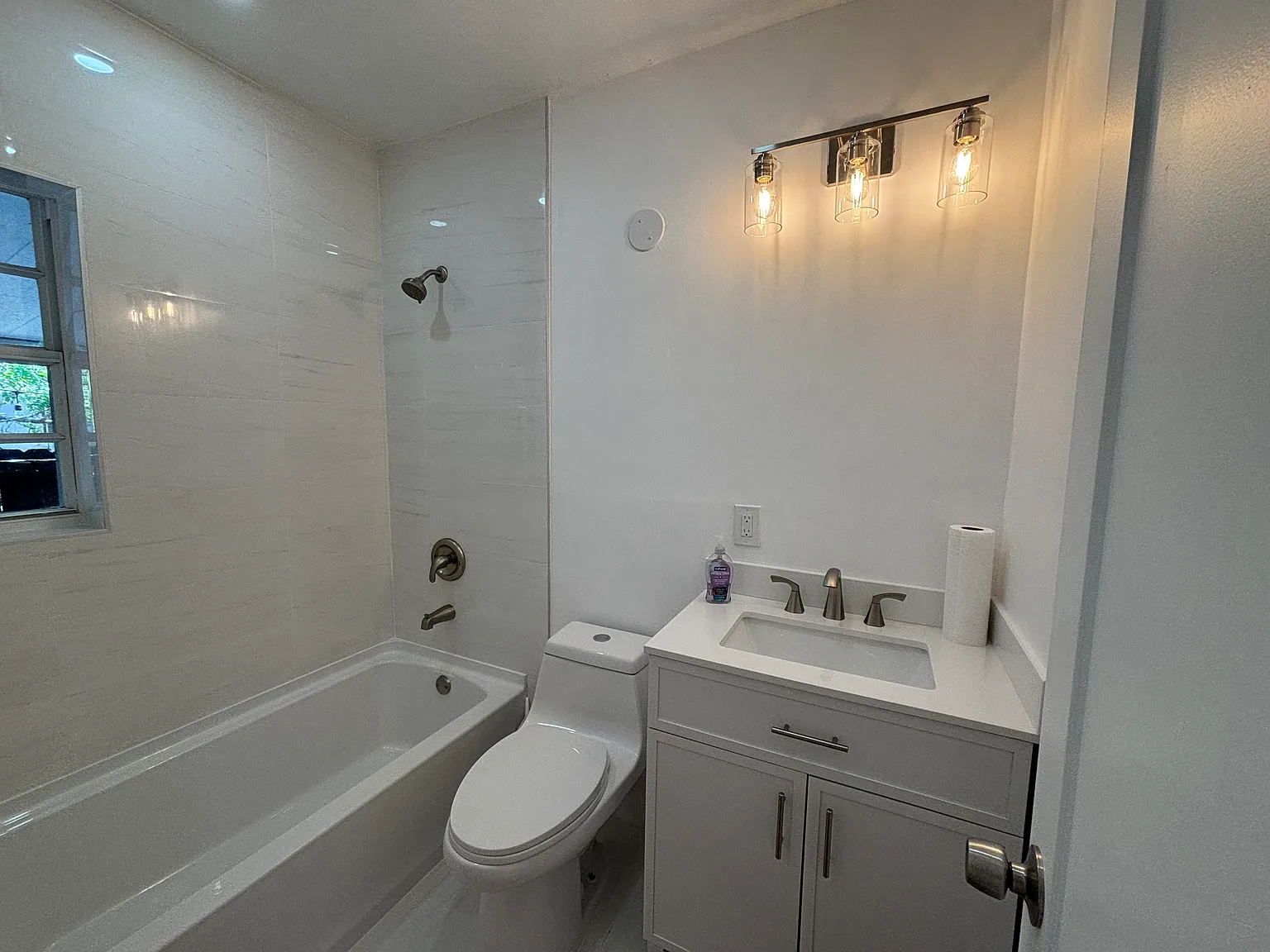 2 bed, 800 sqft, $2,600 — Photo 2