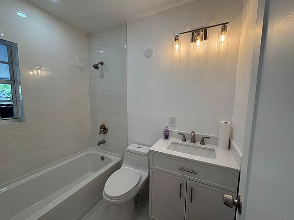 2nd image of 529 SW 29th Ct