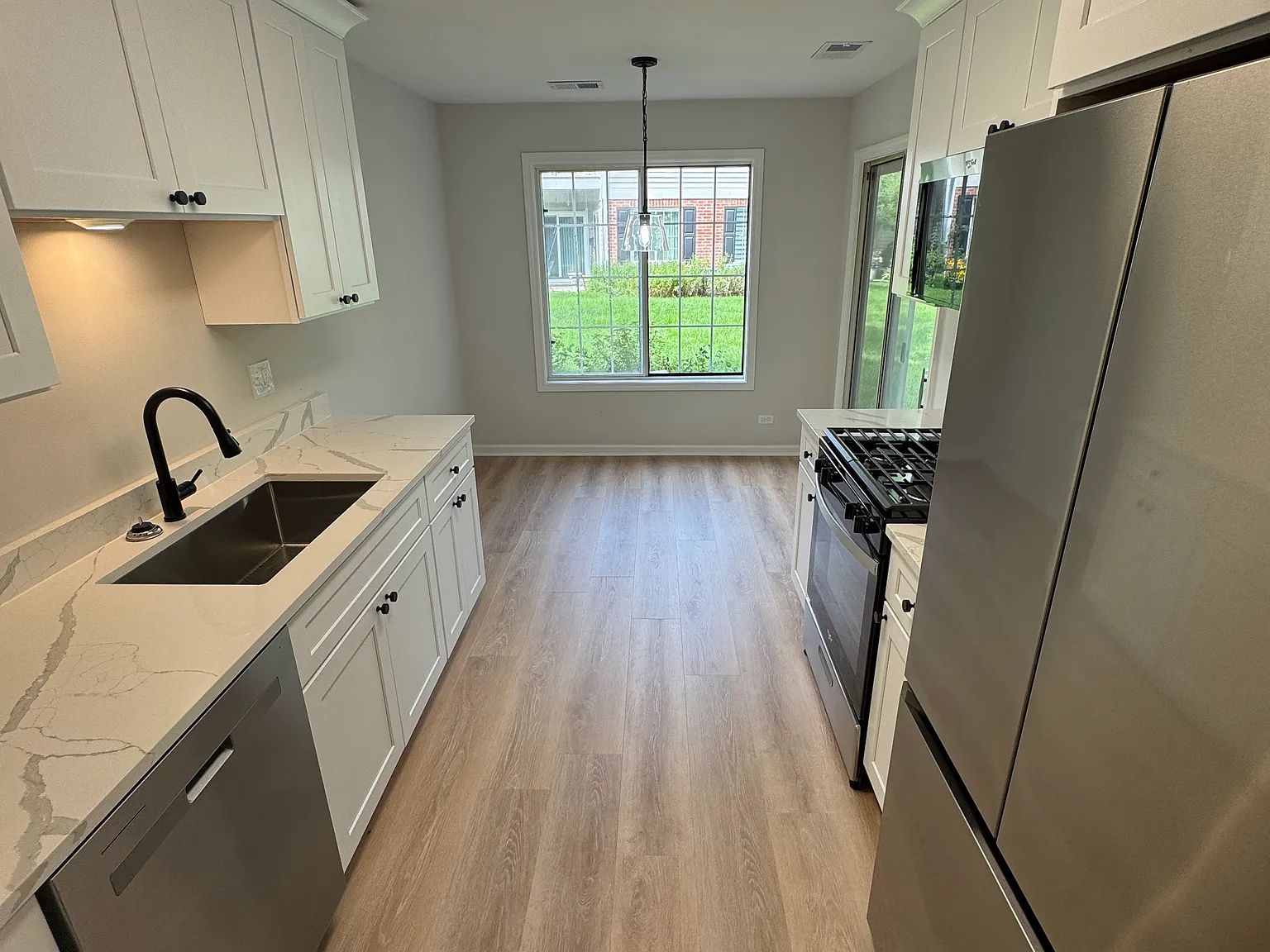 2 bed, 1100 sqft, $2,450 — Photo 4