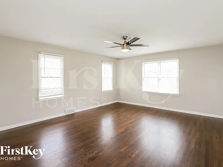 8712 Marty Ln — Photo 9