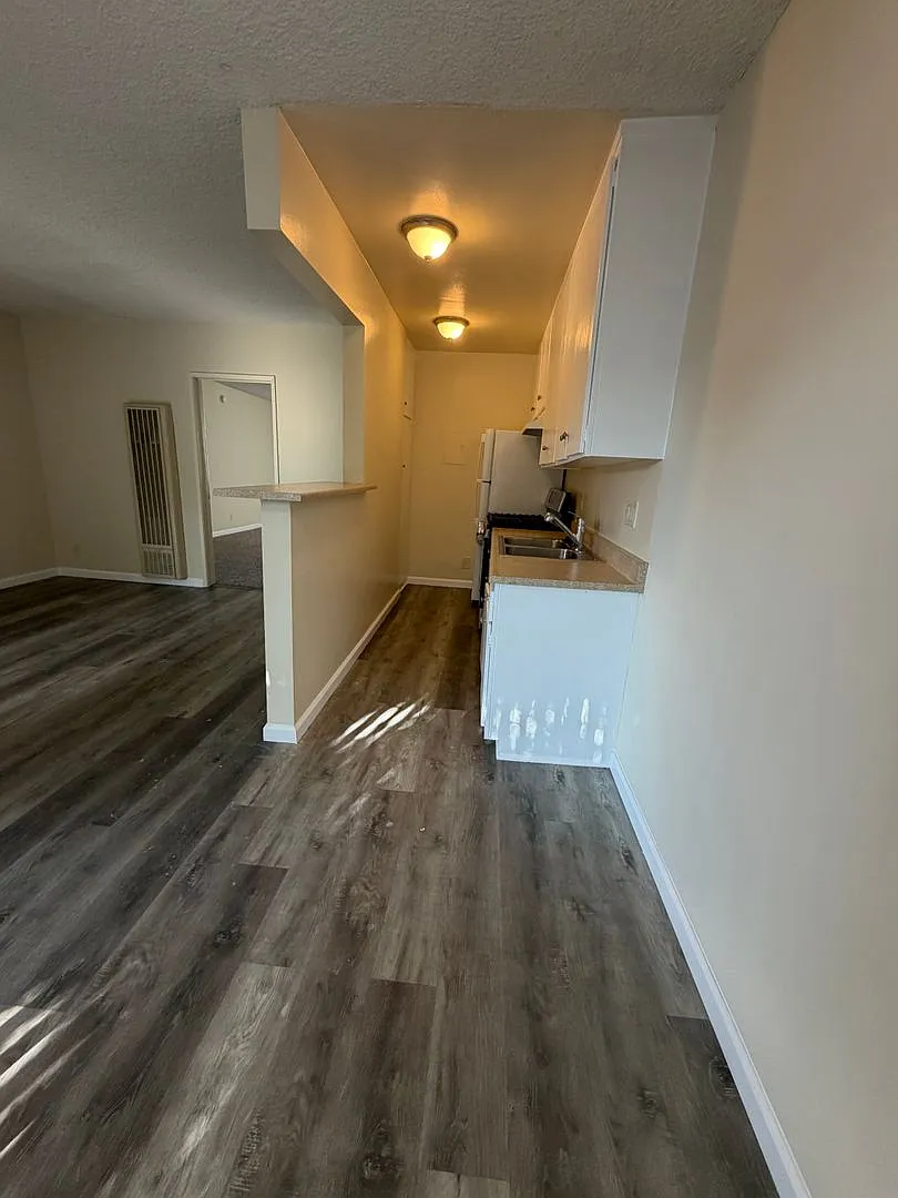 18530 Prairie St. — Photo 2