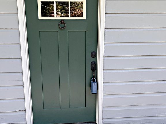 2nd image of 1023 Oakview Dr SE