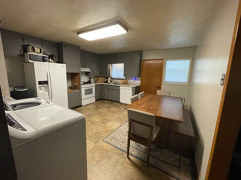 2610 E Linwood St #A — Photo 6