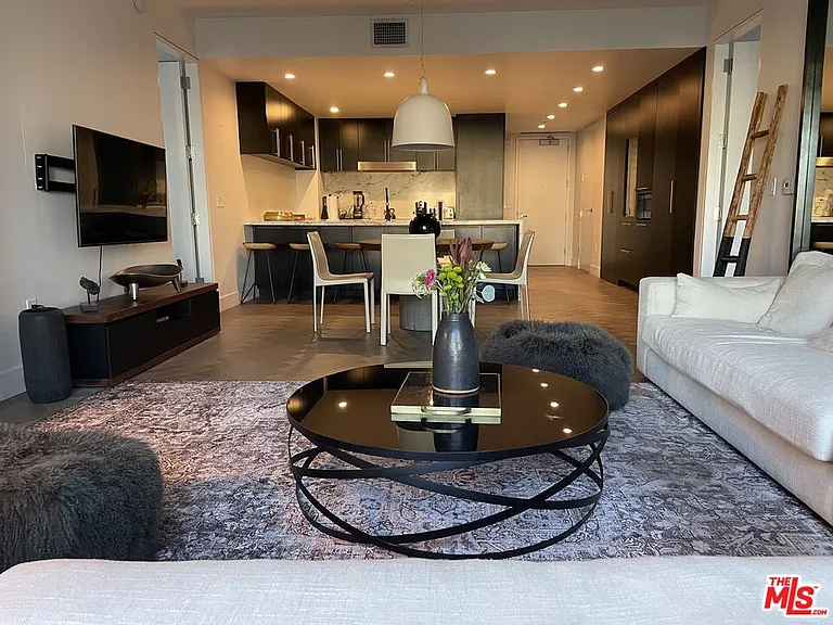 6250 Hollywood Blvd #6G — Photo 2
