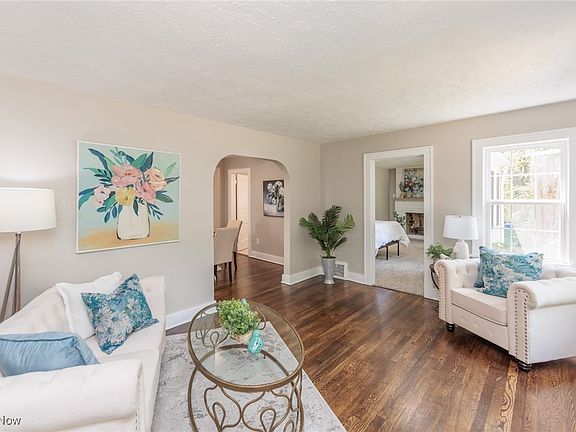 2nd image of 2067 27th St