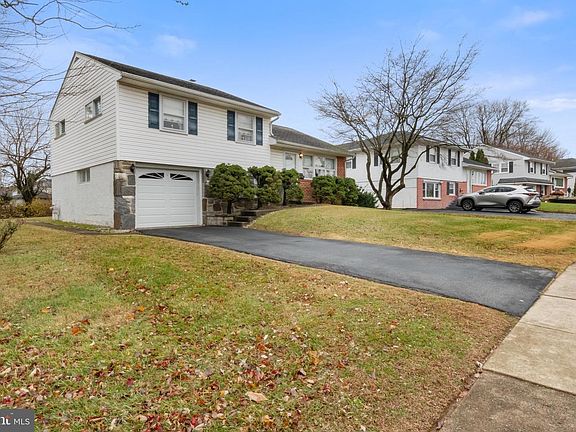 2nd image of 429 Portland Dr