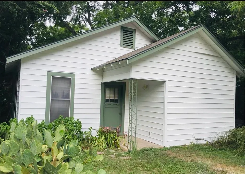 3 bed, $1,500 — Photo 1