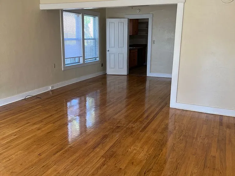 152 N Shasta St — Photo 2