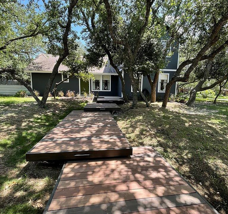 1st image of 107 Resaca Ln