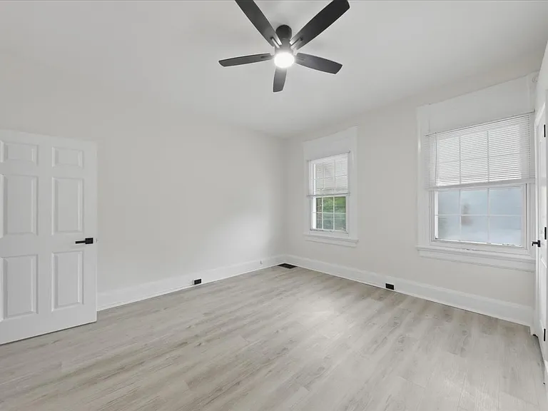 2502 Halstead St — Photo 16