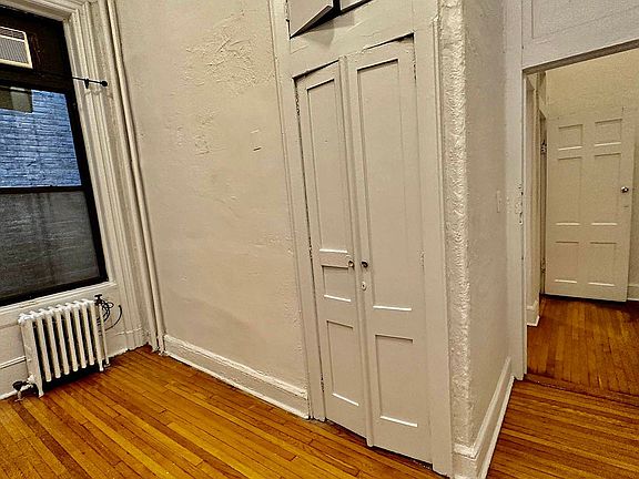 3rd image of 10 E 16th St APT 1