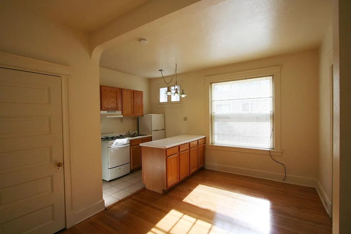 Building Photo - 1415 E 9th Ave #4