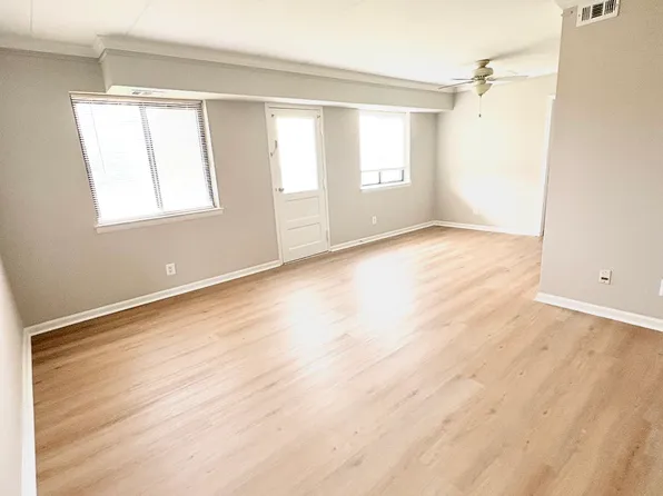 125 E Clubhouse Dr SW Unit 2, Leesburg, VA 20175