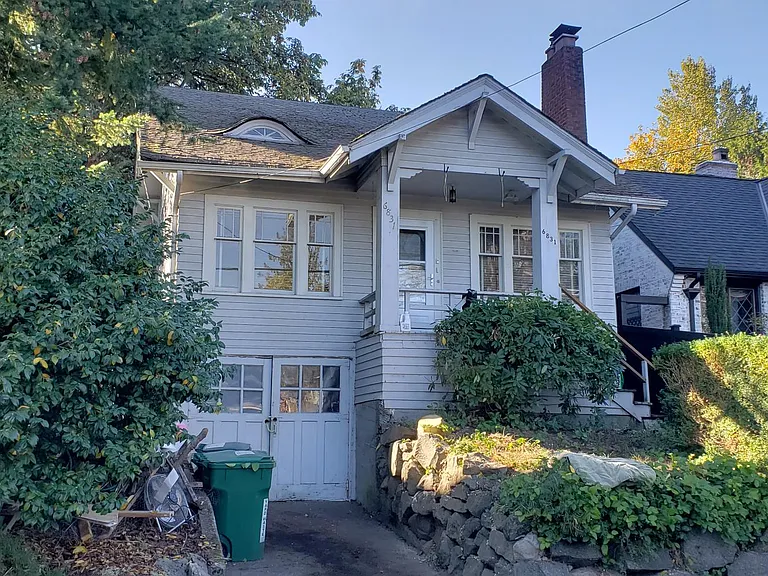 6831 20th Ave NE — Photo 1