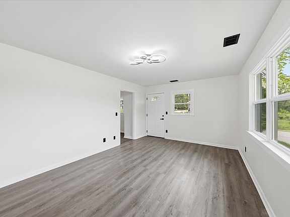 4th image of 6128 Red Bank Rd