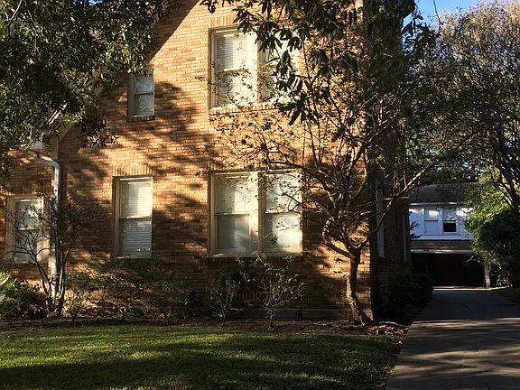 Photo of the house in front of the garage apartment. The hou