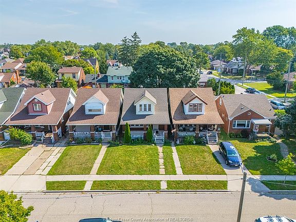 3rd image of 2284 Fraser Ave