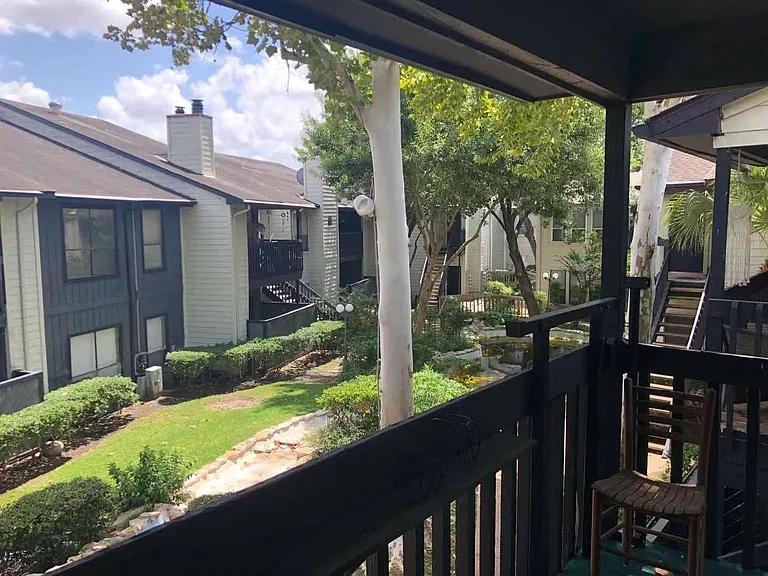 9009 Richmond Ave — Photo 17