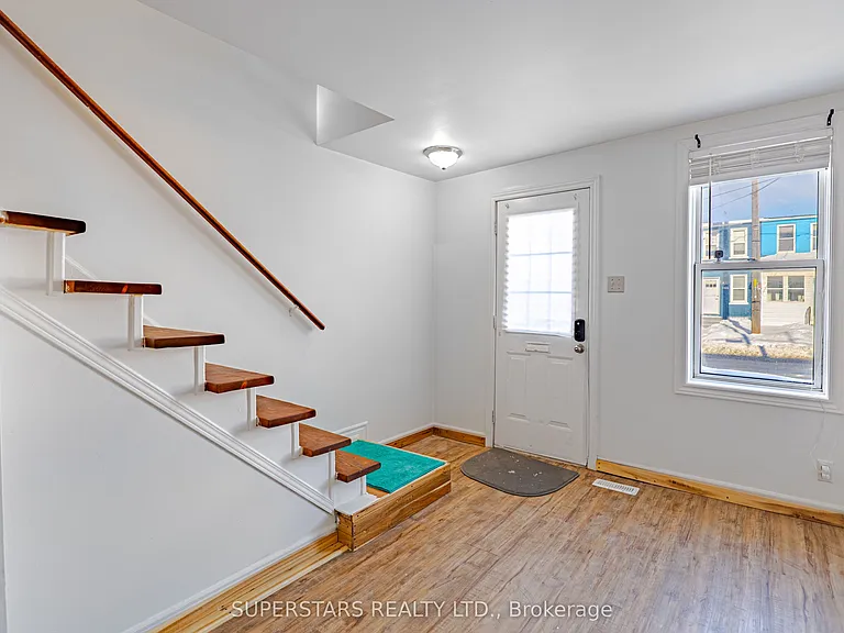 165 1/2 Olive Ave — Photo 2