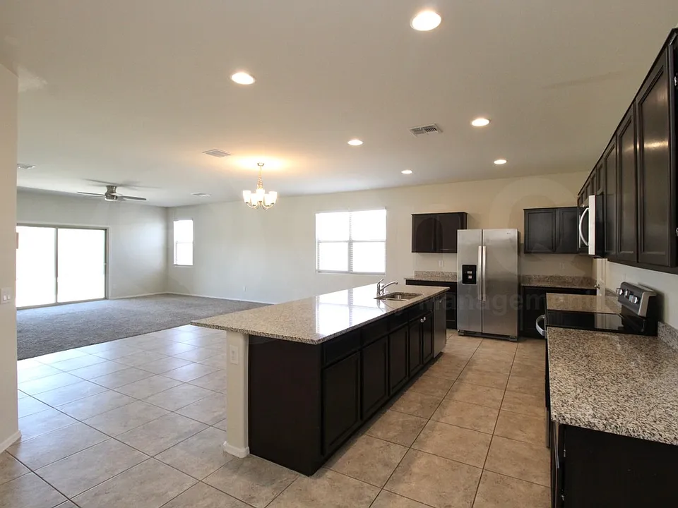 2455 E Alida Trl