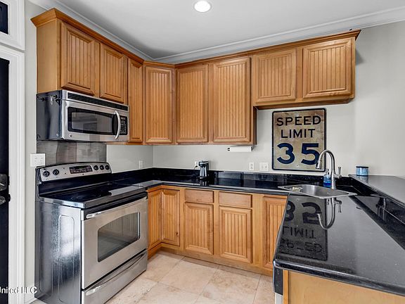 4th image of 922 Porter Ave APT 212