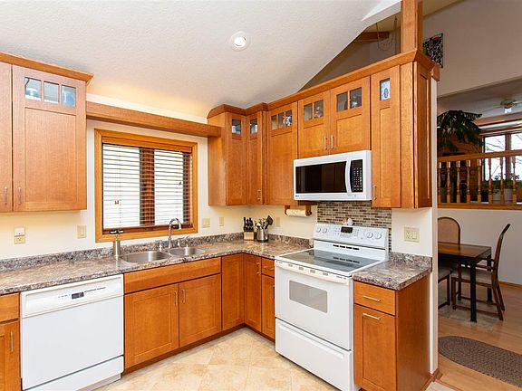 4th image of 1103 Barnett Dr