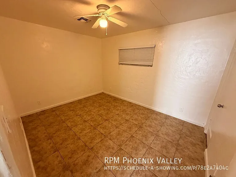 2524 W Jefferson St — Photo 7