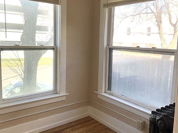 5th image of 300 S 16th St APT 207