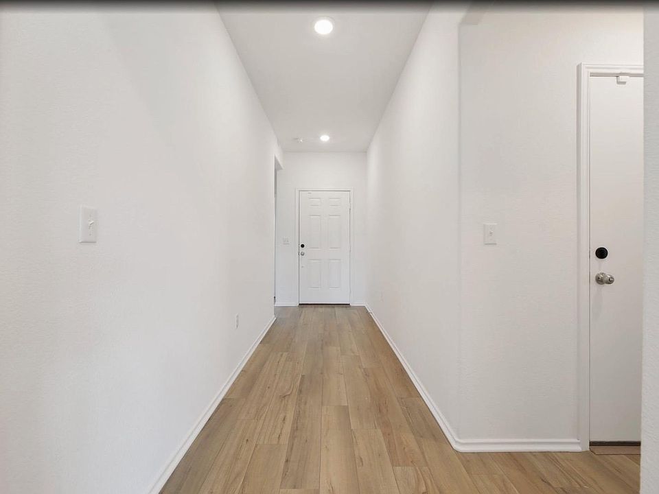 1st image of 10521 Steinbeck Dr