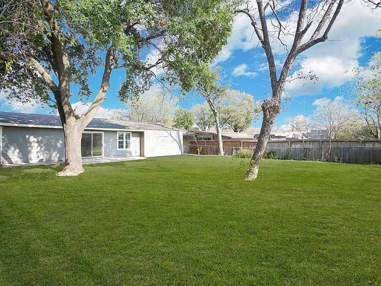 538 Schmeltzer Ln — Photo 16